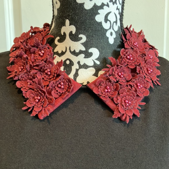 💙Beautiful quality black t-shirt dress w/back invisible zip & burgundy collar - Picture 4 of 12